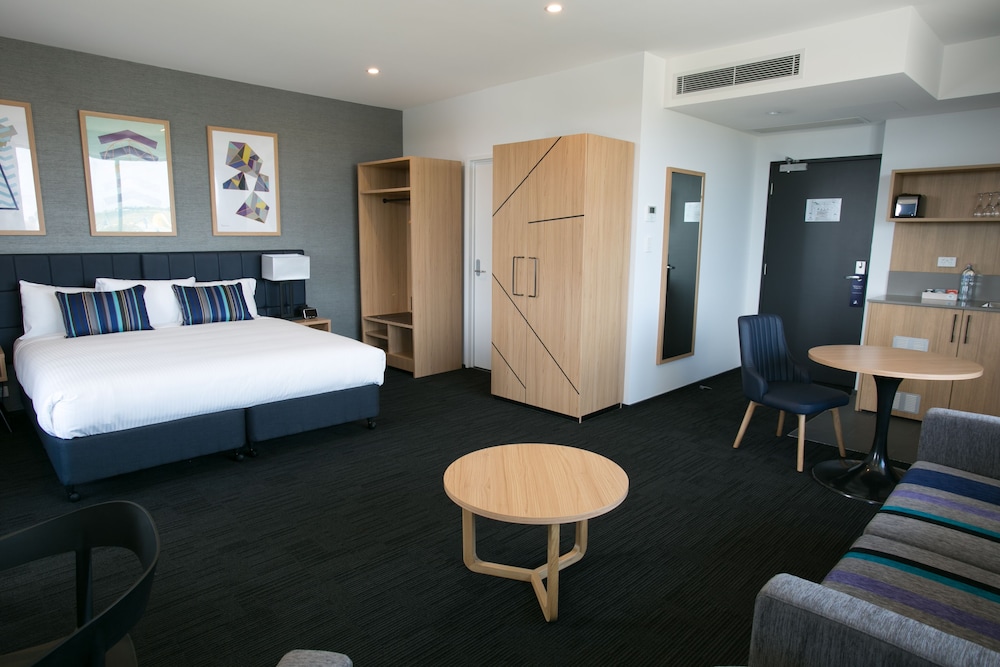 Executive King Suite - Photo 8