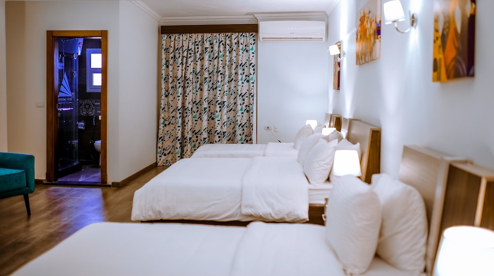 Family Quadruple Room, City View (5 Guests) - Photo 12