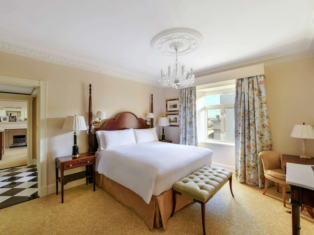 Suite, 1 King Bed With Sofa Bed, River View