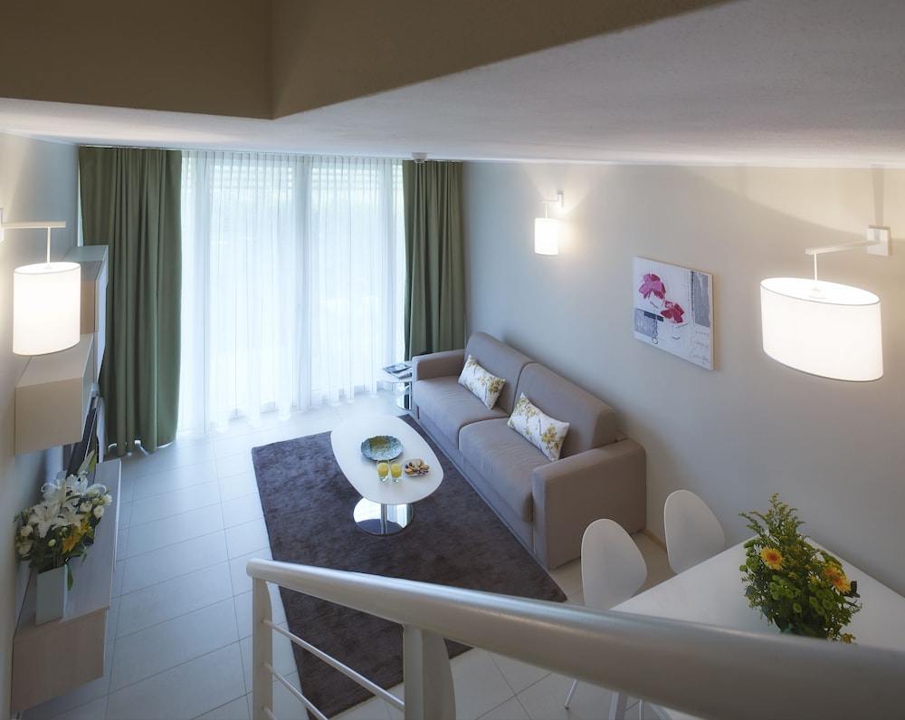 Junior Suite, 1 Bedroom - Photo 1