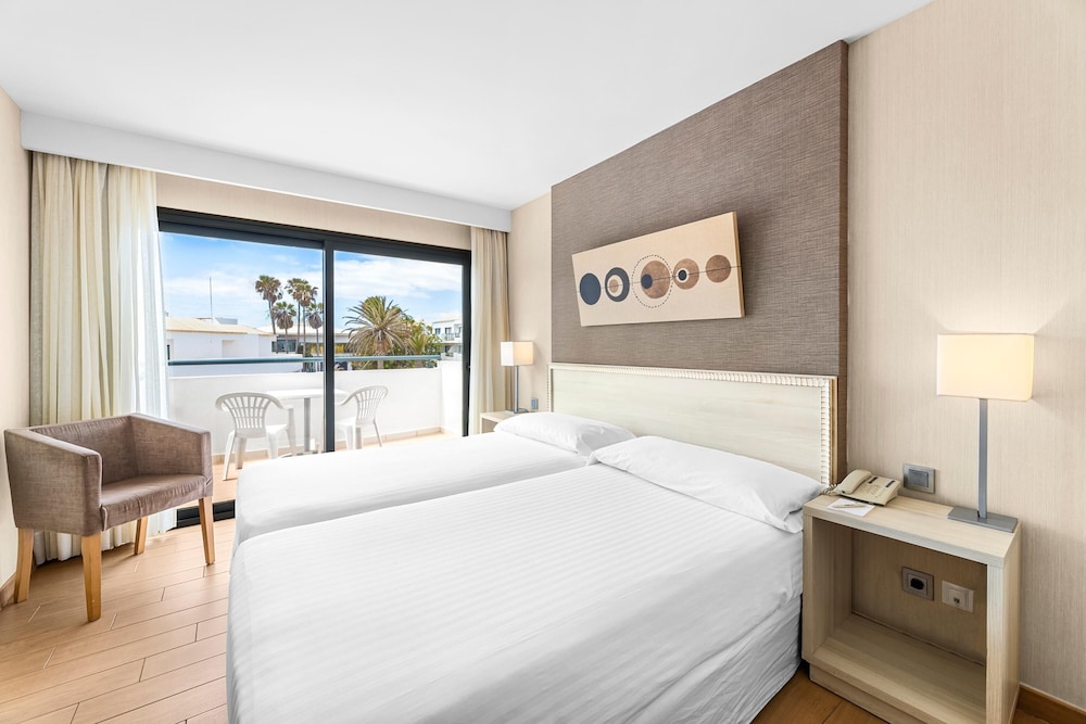 Family Room, Connecting Rooms, Pool View (Terrace, 5 Adults + 1 Child)