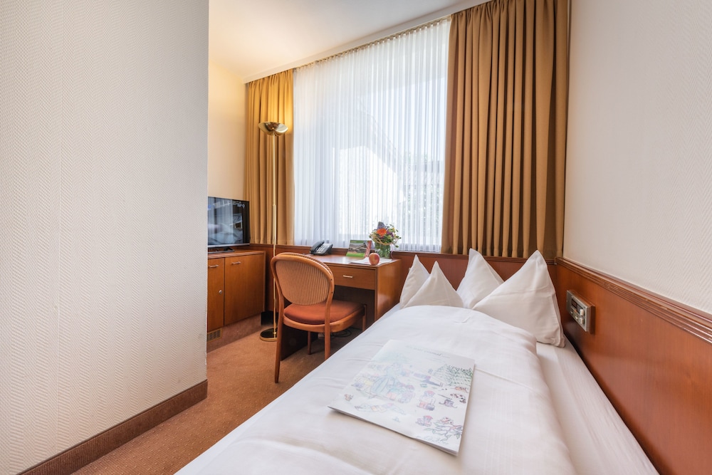 Economy Single Room, Garden View