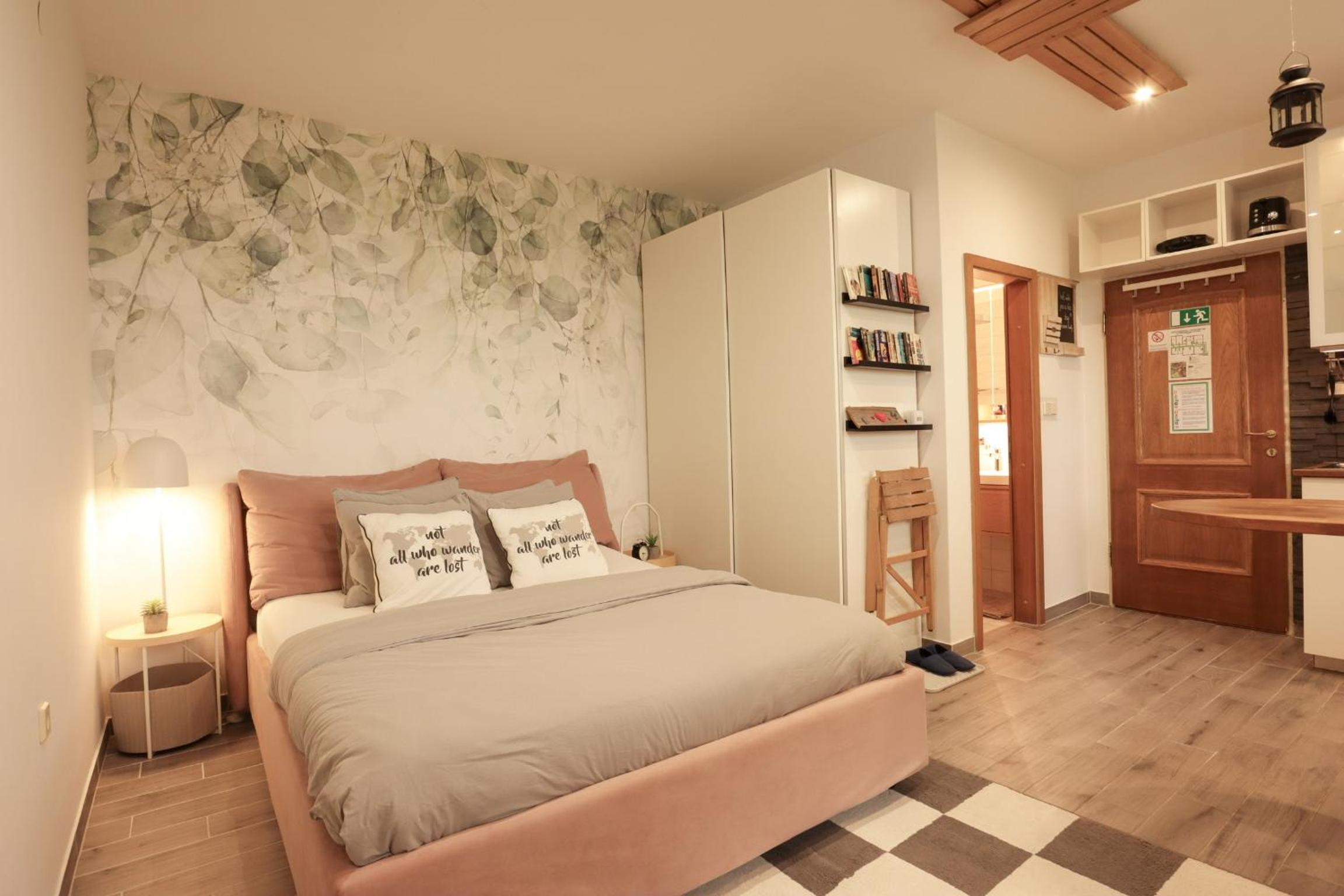 Studio with Terrace and Private Bathroom - Photo 11