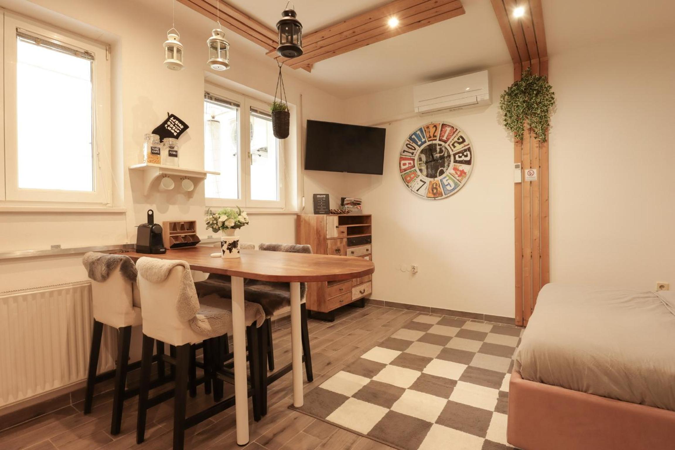 Studio with Terrace and Private Bathroom - Photo 12