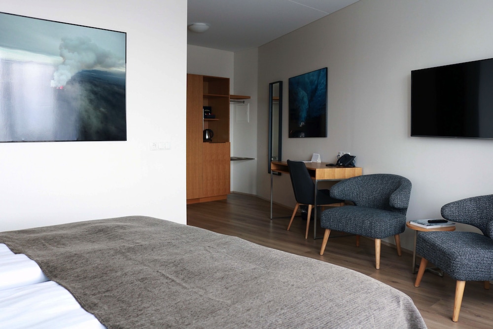 Premium King Room, River View - Photo 4