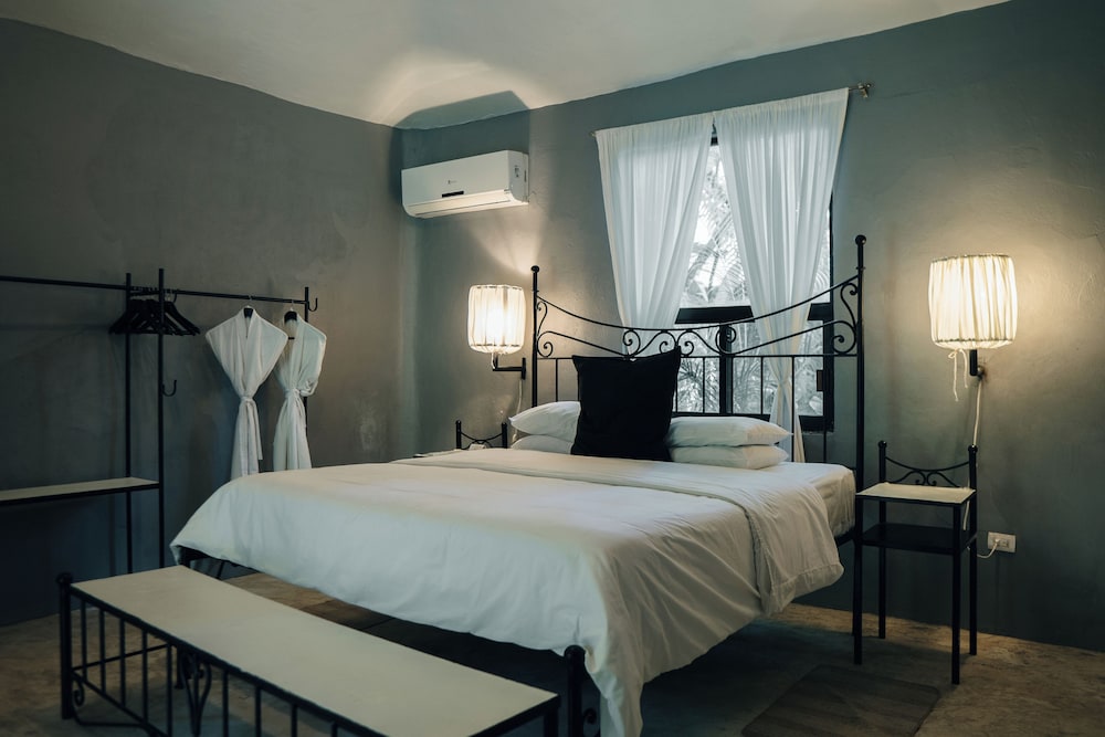 Suite, 1 King Bed, Terrace, Garden Area photo 1