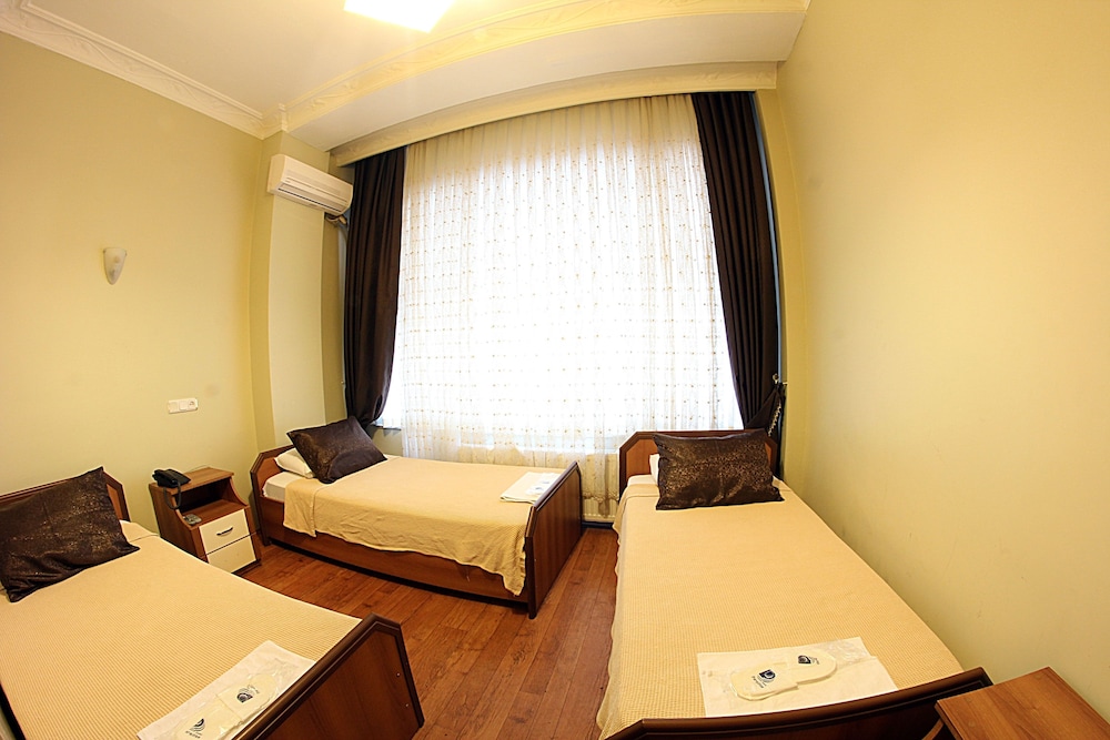 Standard Triple Room photo 2