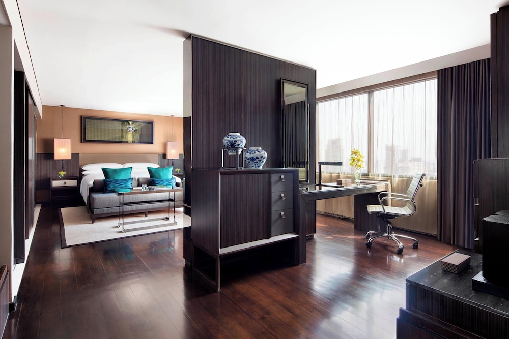Grand Suite, 1 King Bed thumbnail 6