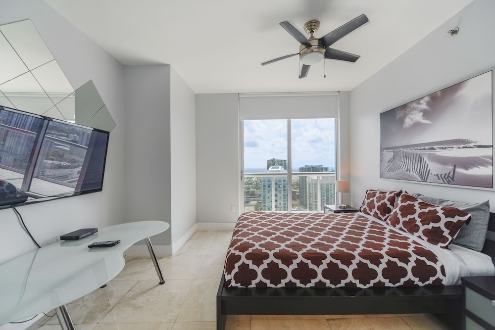 Luxury Condo photo 1