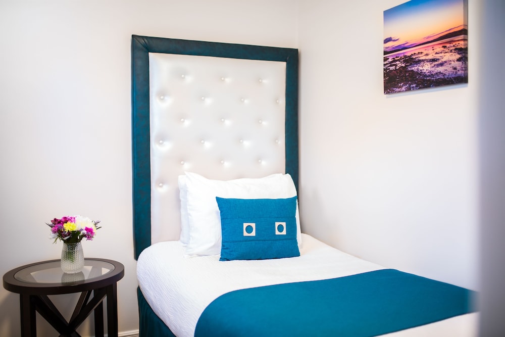 Suite, 2 Bedrooms, Kitchen photo 2