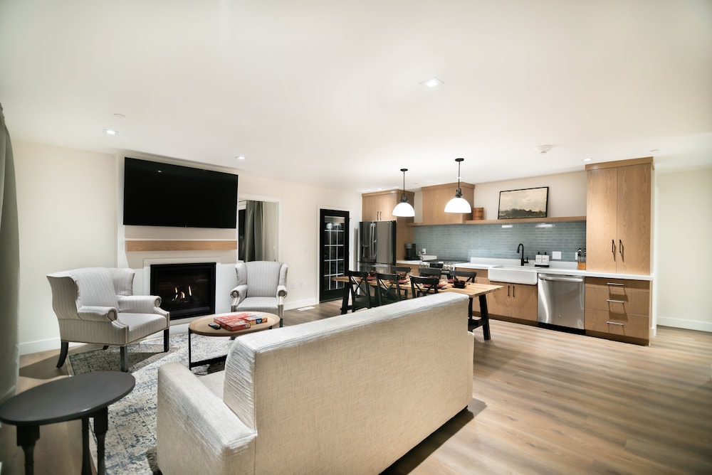 Superior Room, Multiple Beds (Luxury 3 Bedroom Two Queen Cottage)