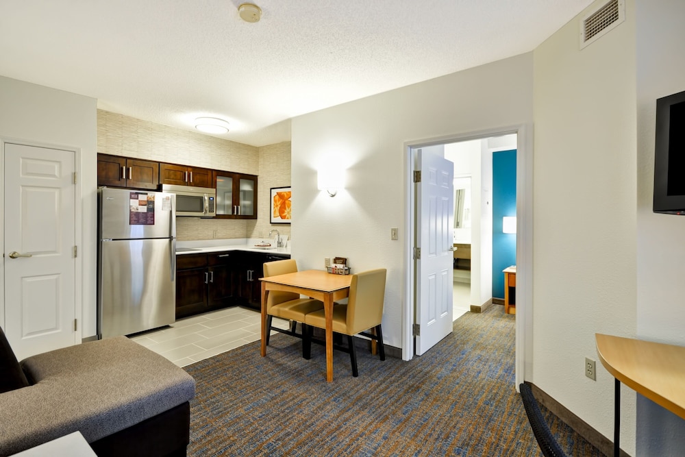 Suite, 1 Bedroom - Photo 1