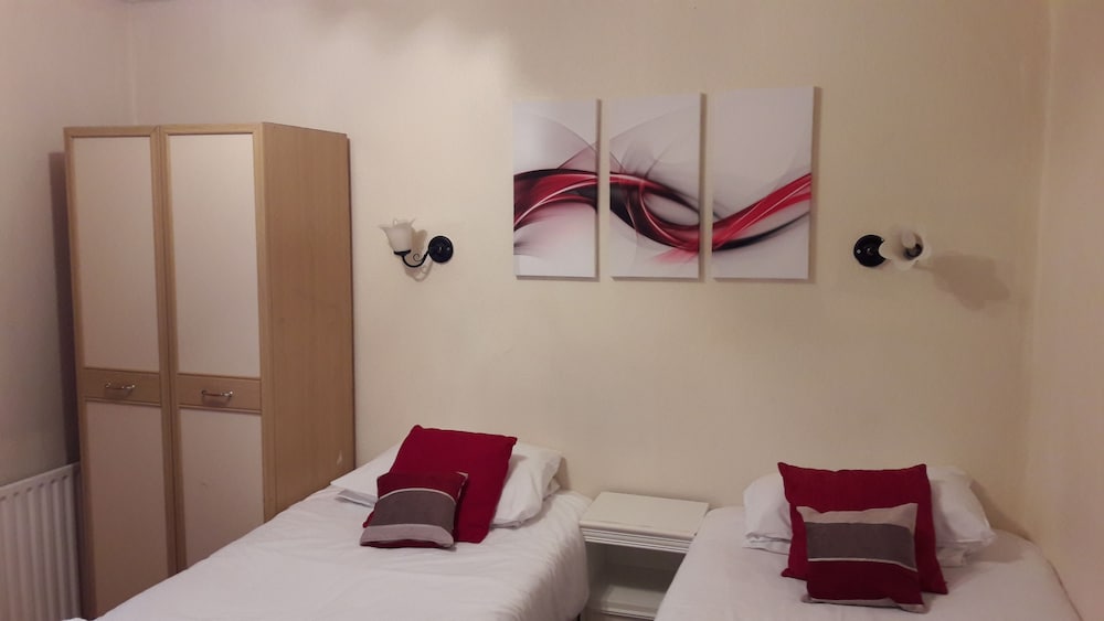 Twin Room, Shared Bathroom photo 1