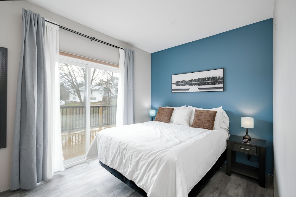Deluxe Room, 1 Queen Bed, Garden View photo 2