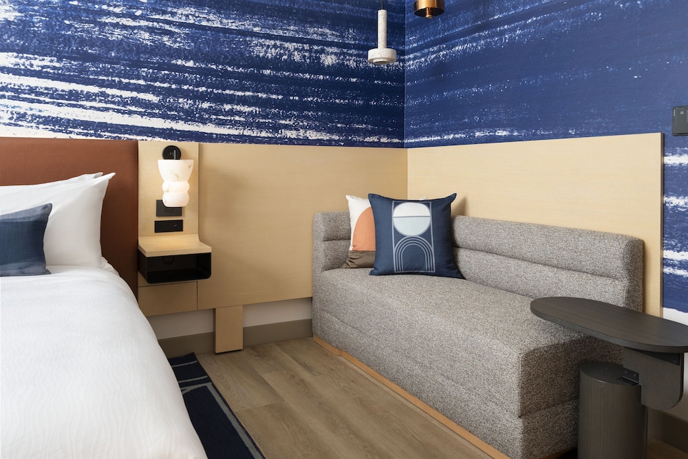 Standard Room, 1 King Bed, City View (Hearing Accessible) photo 2