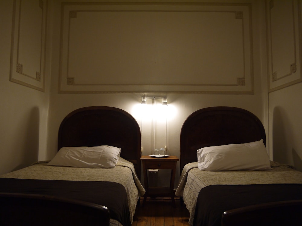 Twin Room, 2 Twin Beds, Shared Bathroom
