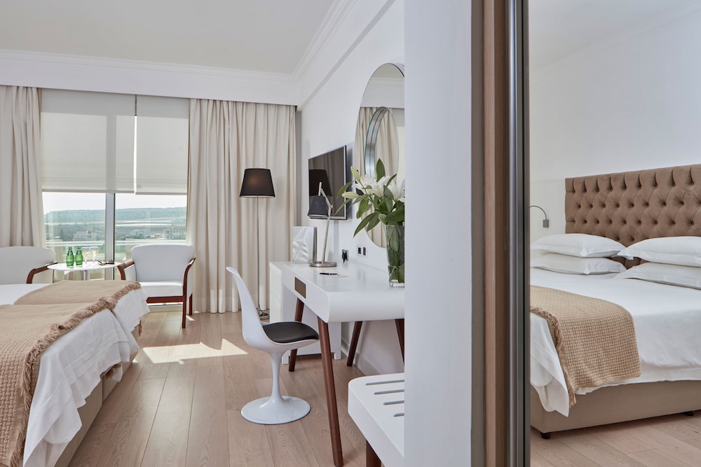 Standard Double or Twin Room (Inland view) - Photo 4