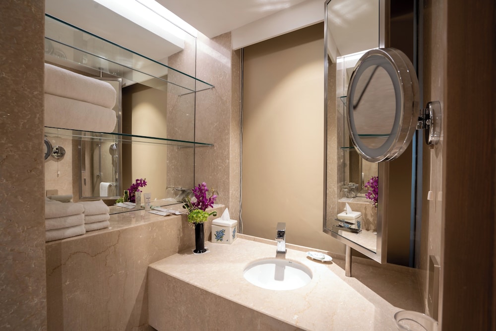 Executive Room, 1 King Bed, City View photo 3