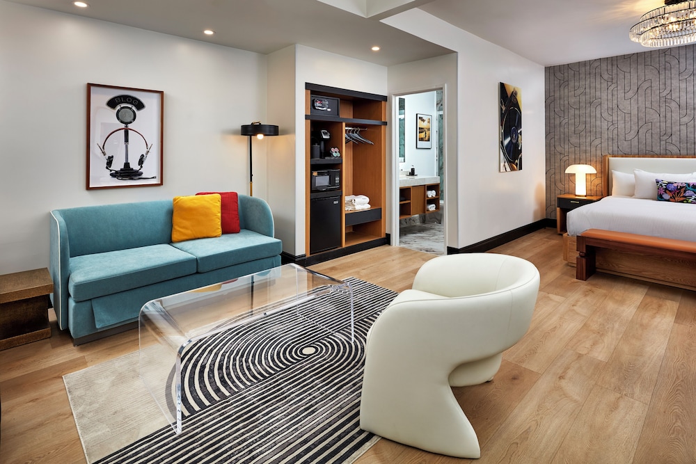 Junior Suite, 1 King Bed (All New)