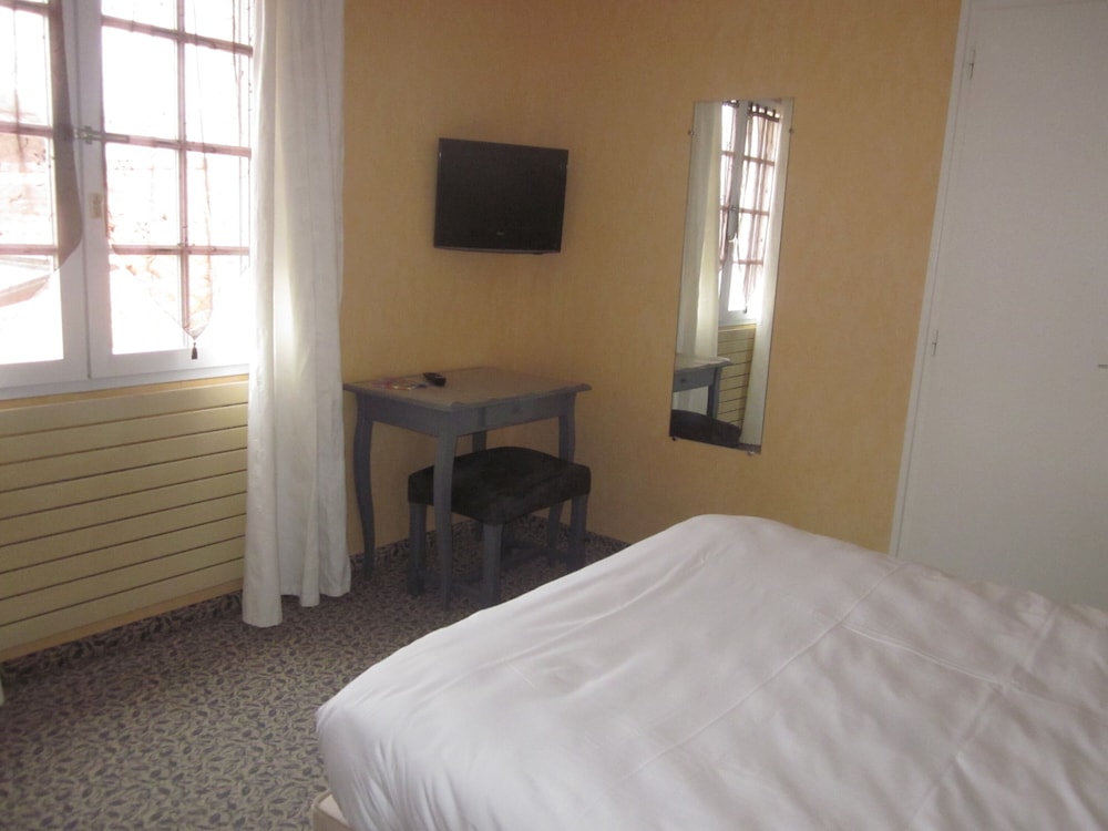 Standard Double Room - Photo 9