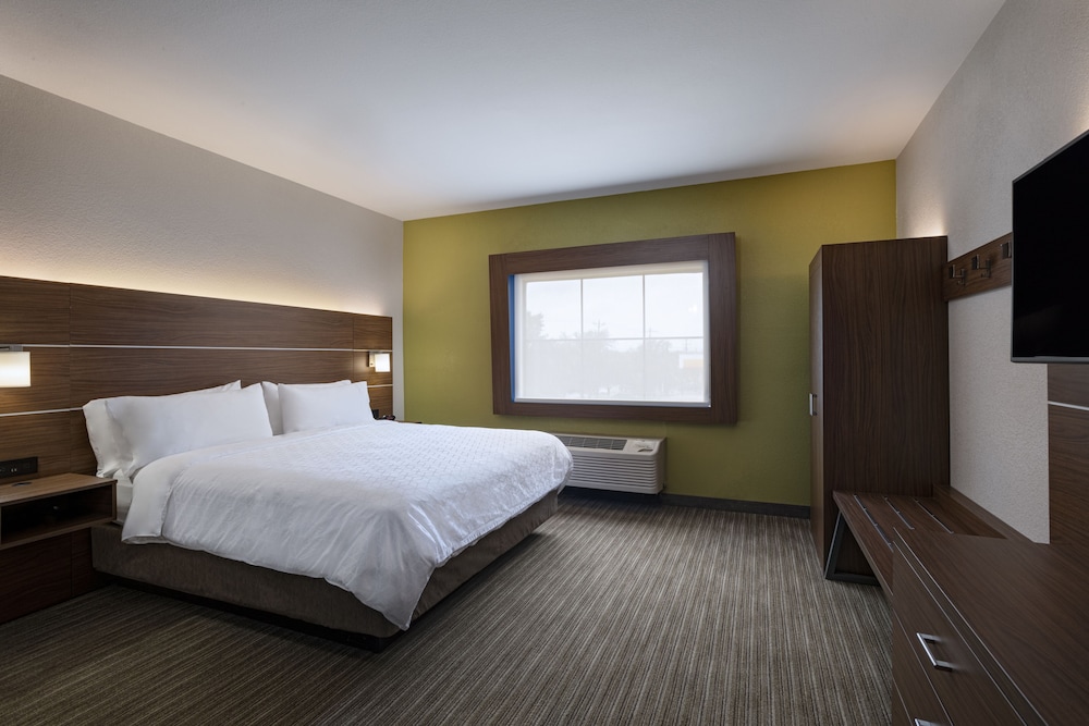 Suite, 1 King Bed, Accessible (Mobil Access Tub) - Photo 4