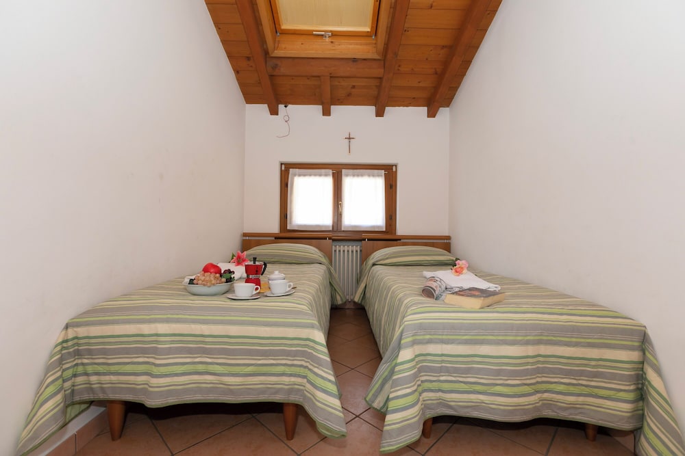 Family Apartment, Multiple Bedrooms, Lakeside (Garibaldi Lake View 4)
