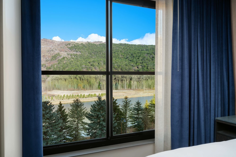 Room, 2 Queen Beds, Accessible, Mountain View (Mobility, Roll-In Shower) - Photo 3