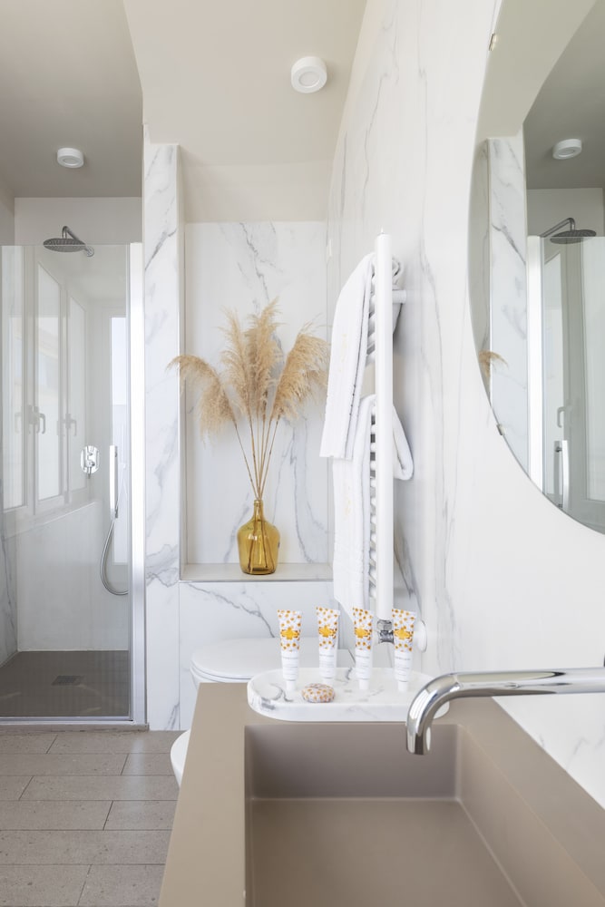Deluxe Room, Sea View (Sea and Etna View  Multiple Beds) - Photo 6