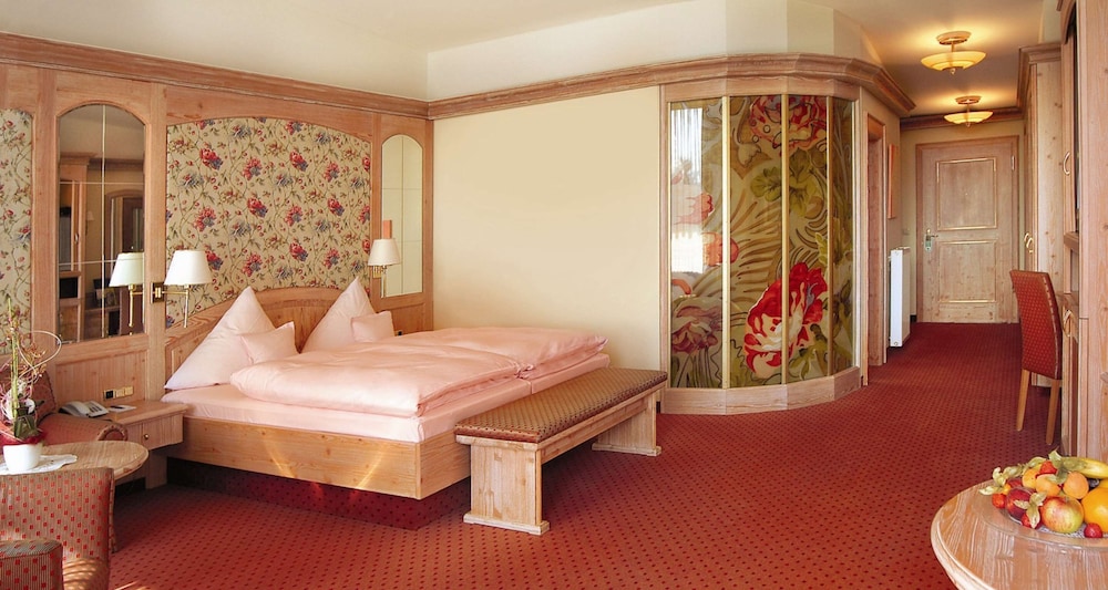 Suite, 1 Double Bed, Balcony (with Sofabed) - Photo 2