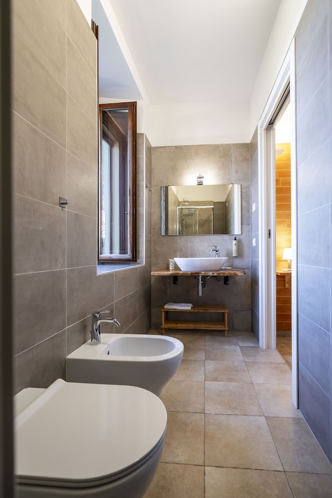 Standard Double Room - Photo 18
