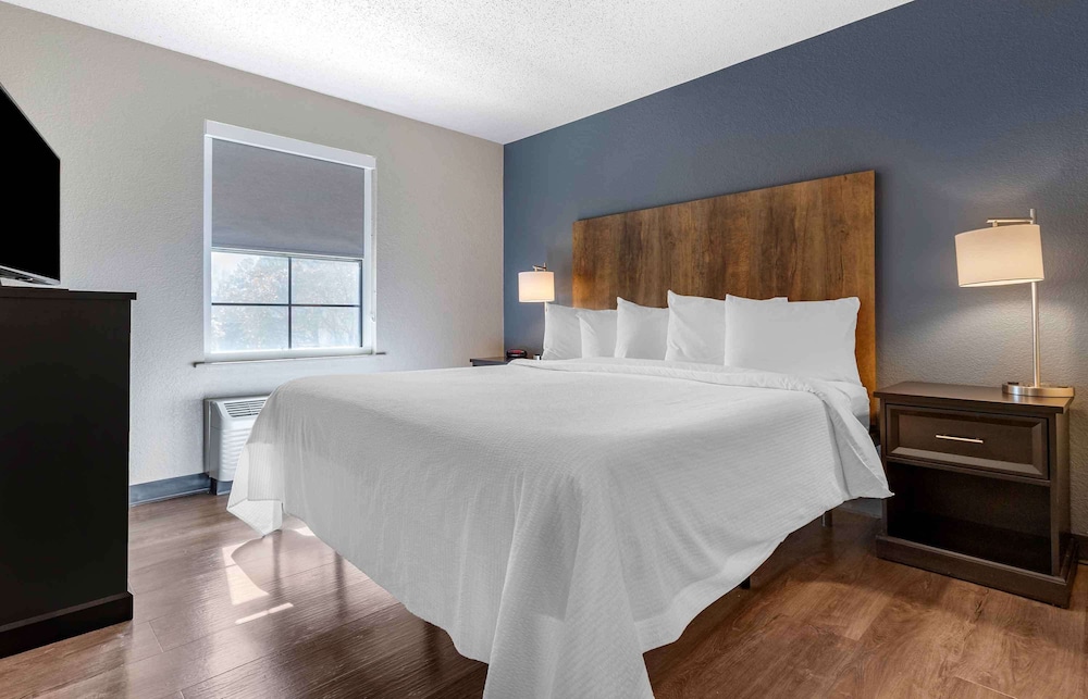 Suite, 1 King Bed, Non Smoking (1 Bedroom) - Photo 1