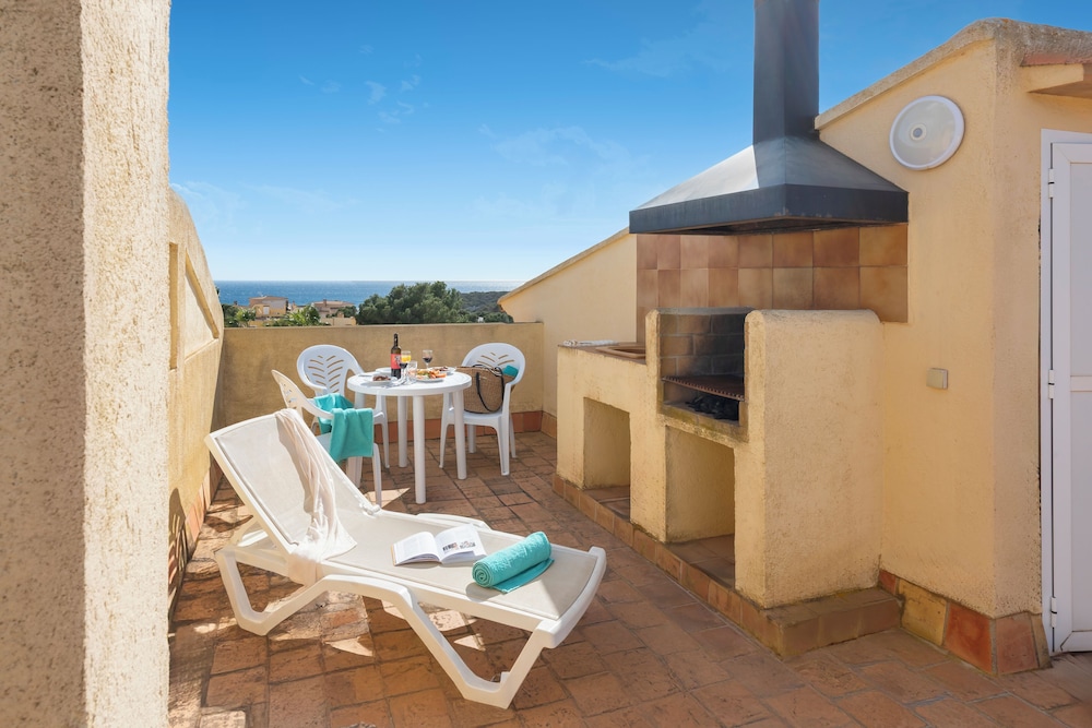 Apartment, 2 Bedrooms, Balcony, Partial Sea View (3 adults + 1 child)
