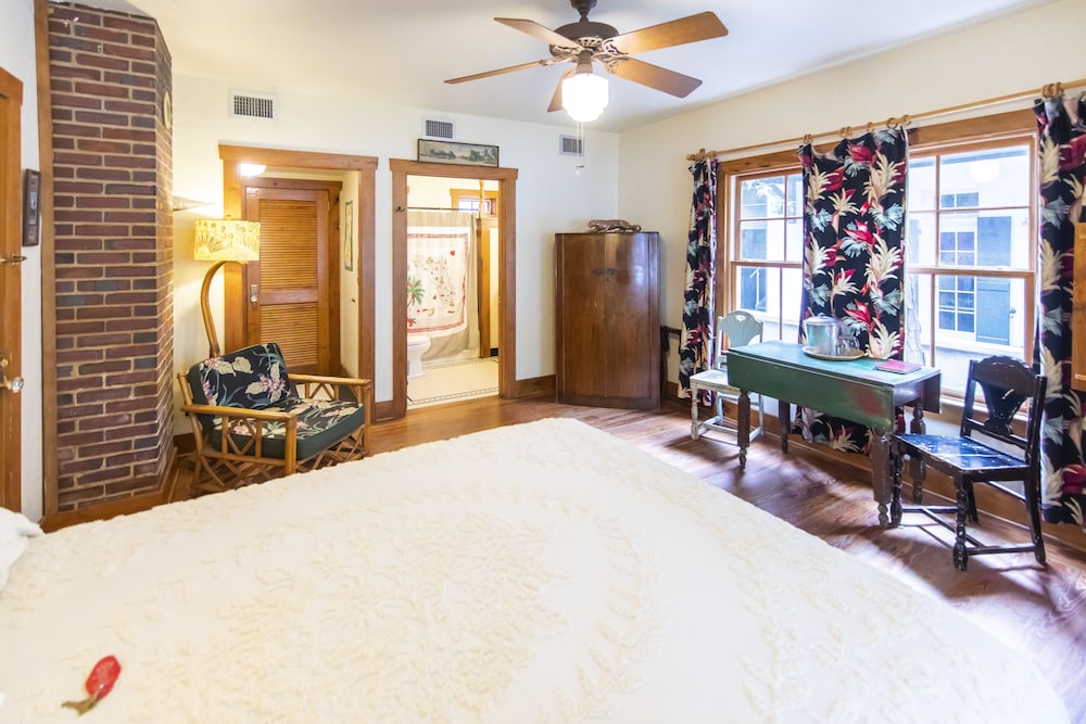 Deluxe Room (Old Florida)