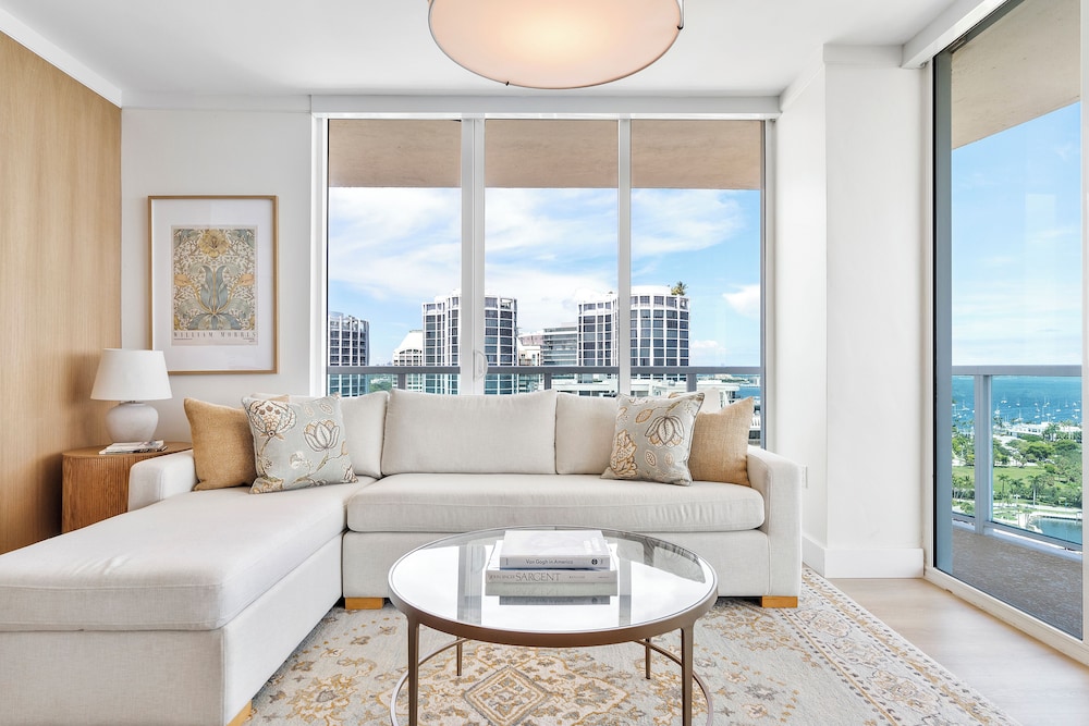 Presidential Apartment, 2 Bedrooms, Balcony, Ocean View2001 photo 2