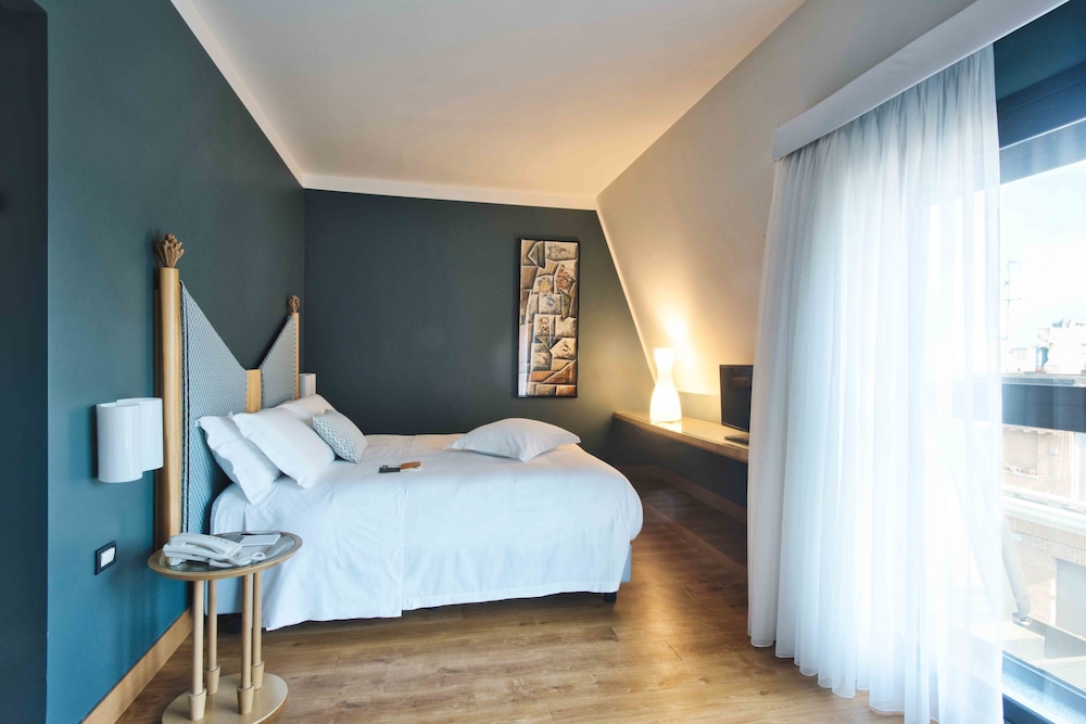 Deluxe Double or Twin Room (Top Floor) photo 3