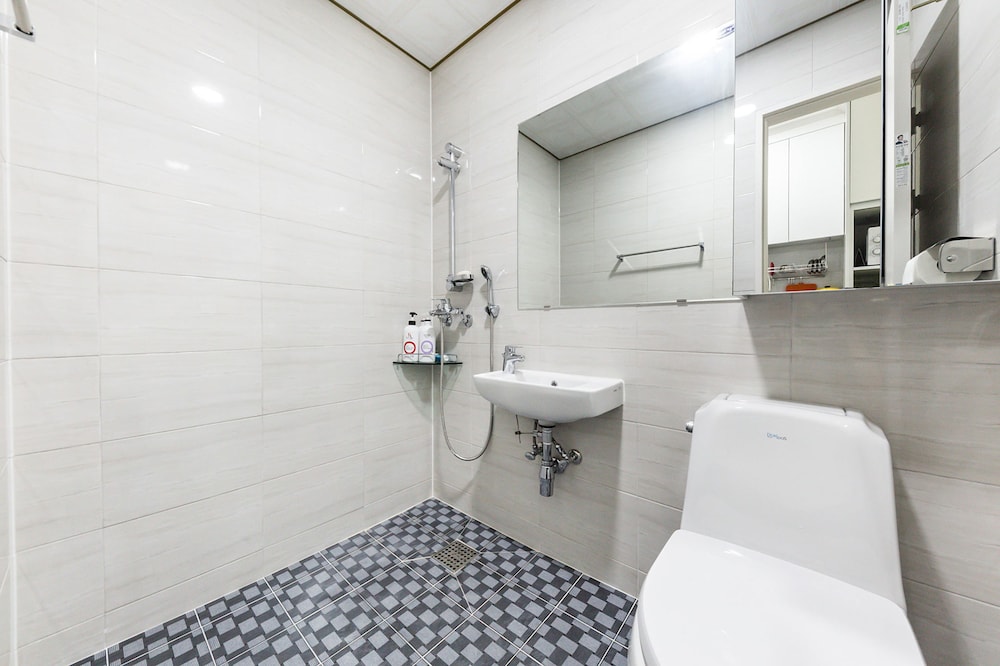 Deluxe Room, Non Smoking - Photo 8