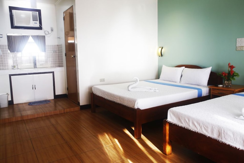 Deluxe Room, 2 Queen Beds photo 2