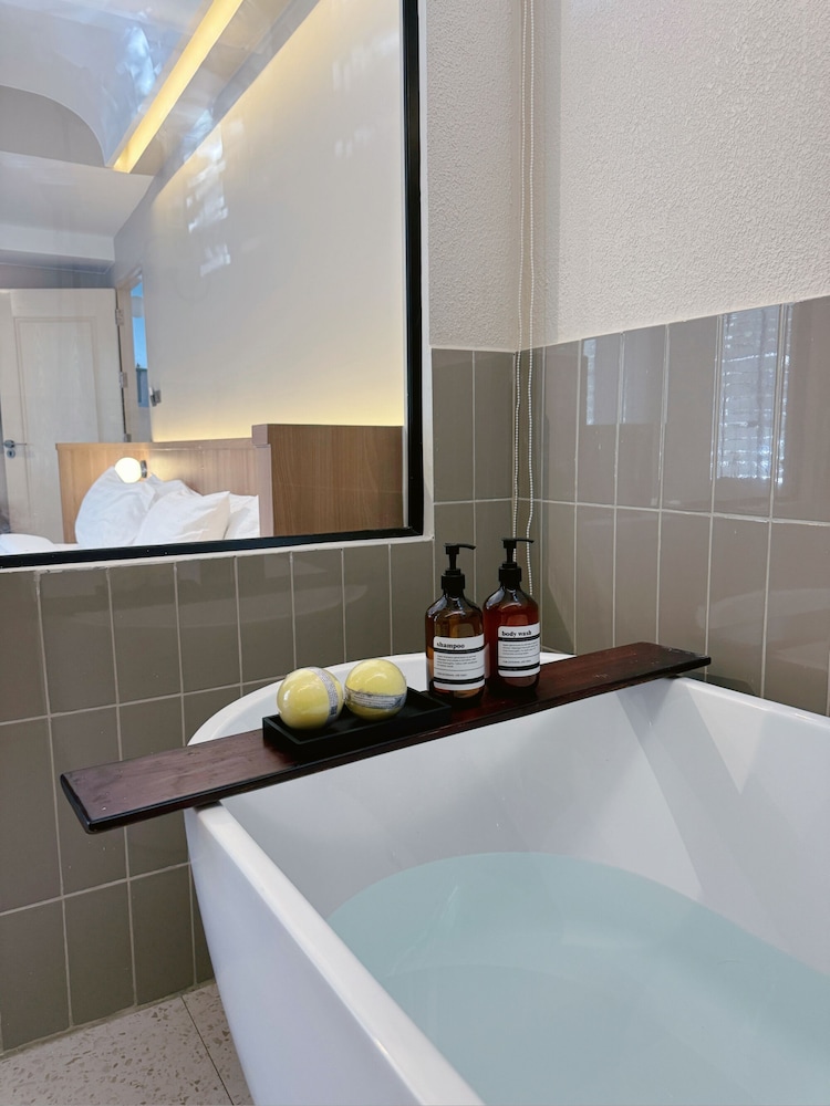 Superior Room with Bathtub photo 2