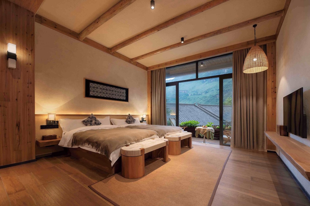 Superior Twin Room, Hill View photo 1