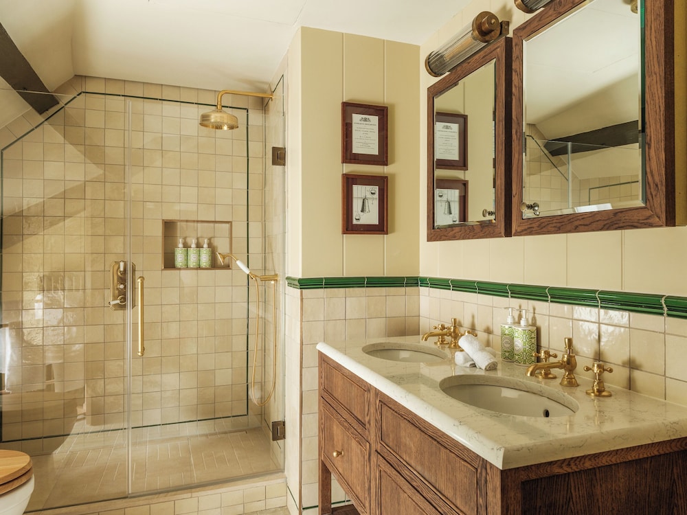 Signature Suite, 1 King Bed, Mountainside photo 2