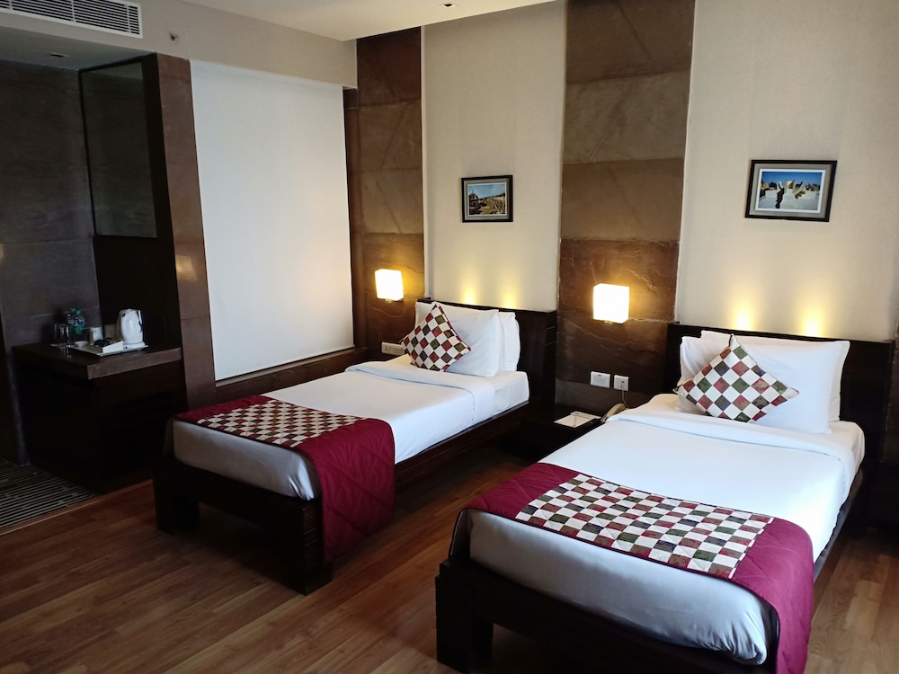 Superior Room, 2 Twin Beds, Smoking - Photo 3