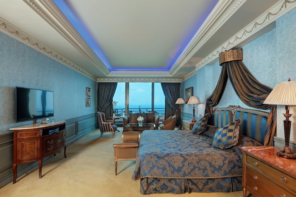 Royal Suite, 1 King Bed - Photo 12