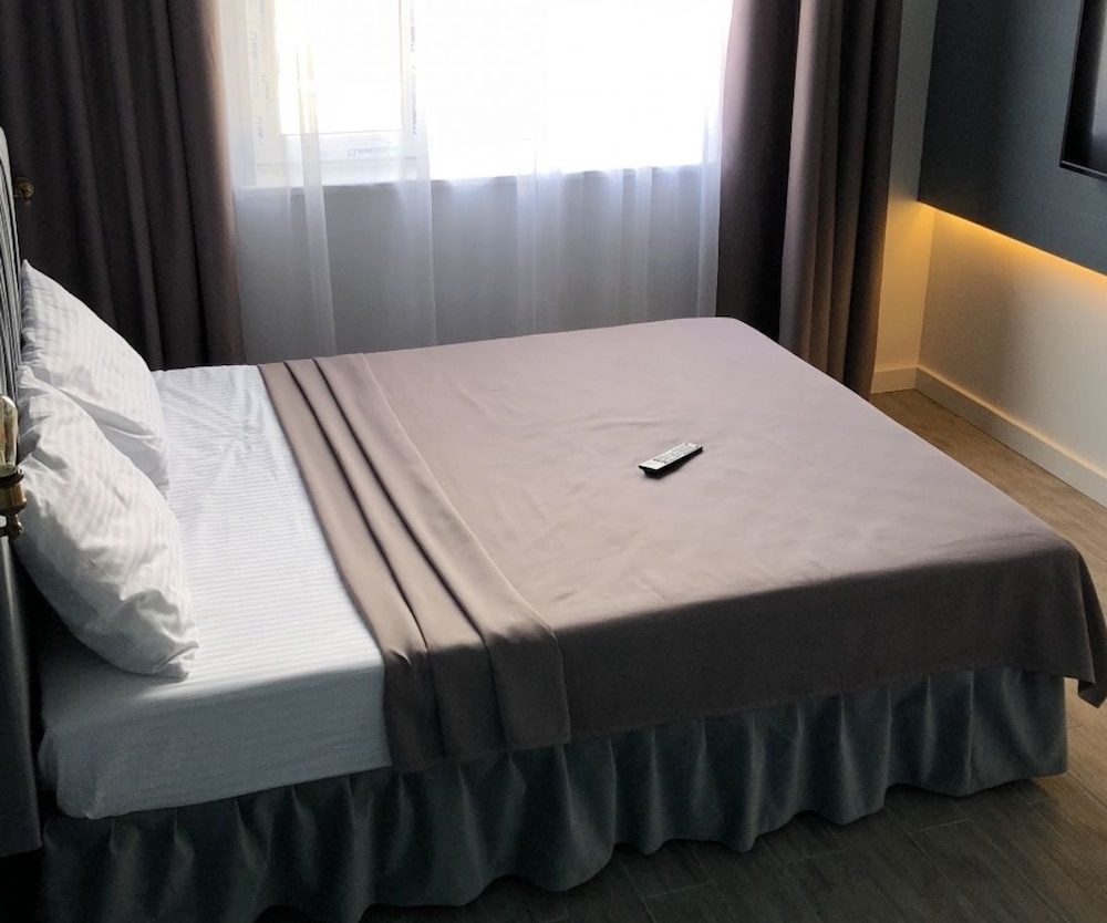Standard Suite, 1 Double Bed, Non Smoking photo 2