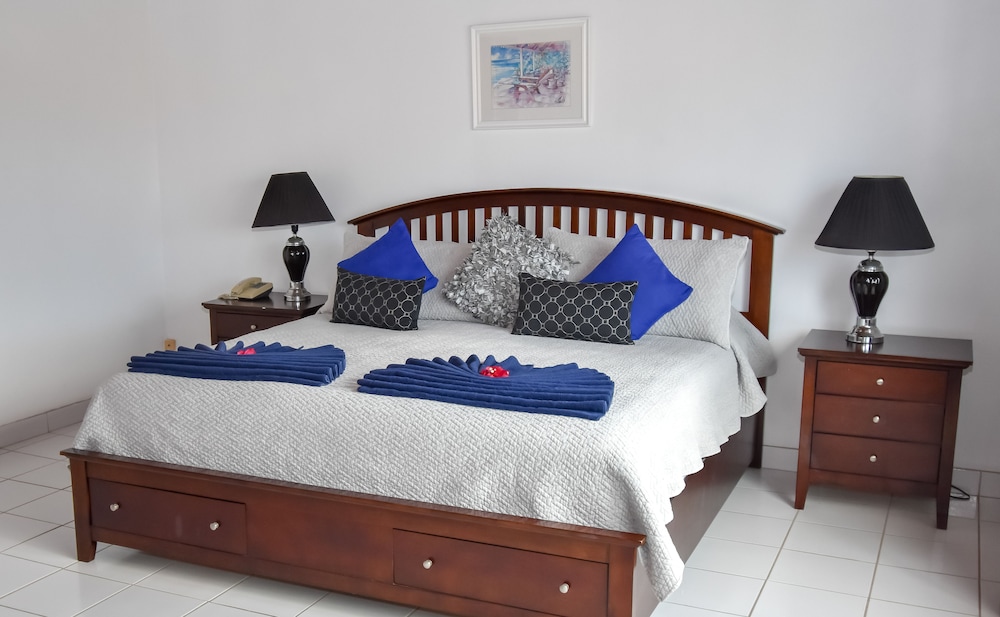 Villa, 1 King Bed, Garden View