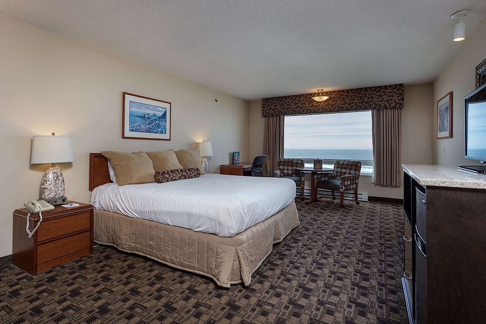 Standard Room, 1 King Bed, Ocean View - Photo 1