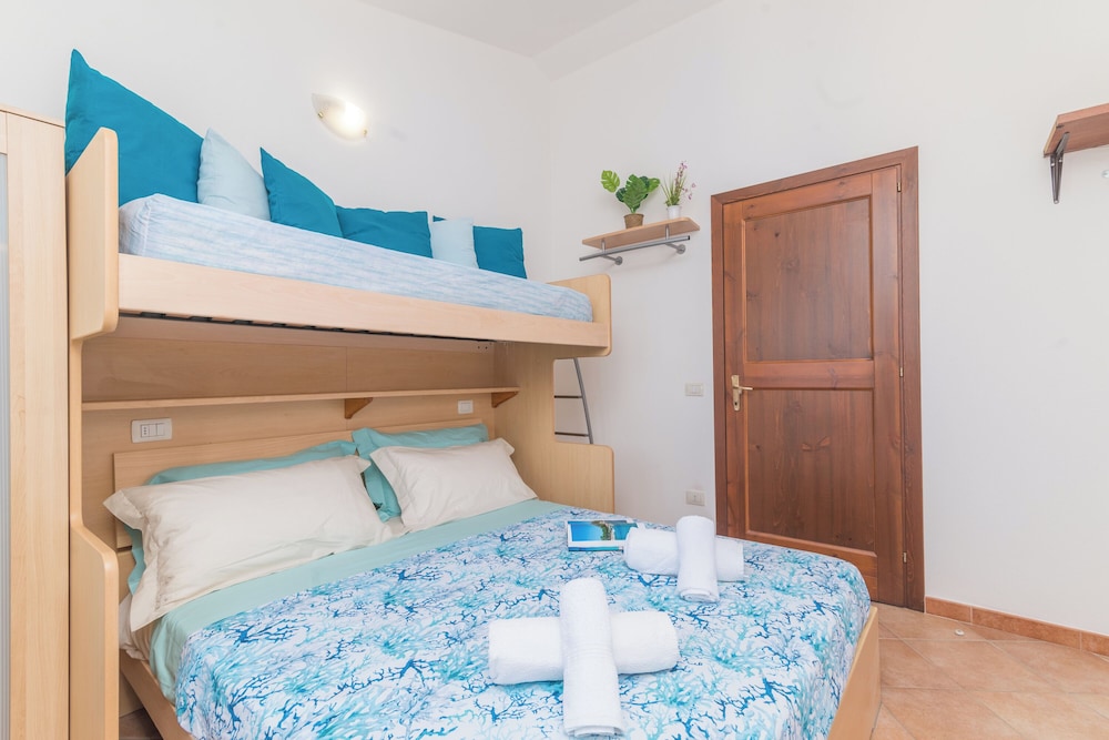 Family Apartment, Multiple Bedrooms (Nicole House With Stunning View And) photo 1