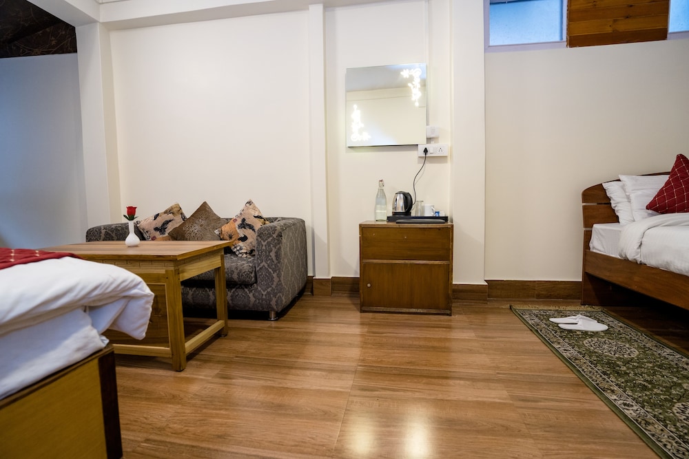 Deluxe Room - Photo 16