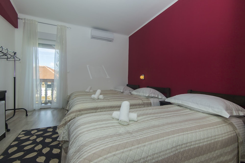 Room (S5)