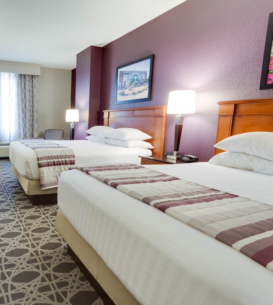 Suite, Multiple Beds, Refrigerator & Microwave (2 Rooms) - Photo 2