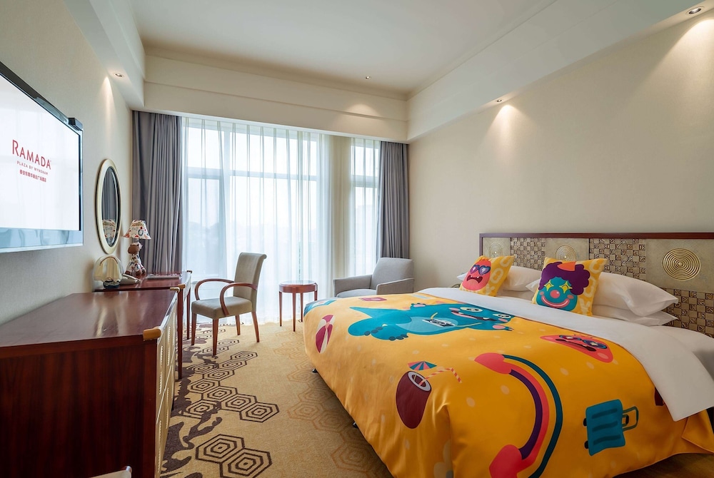 Family Room, 1 King Bed, Non Smoking